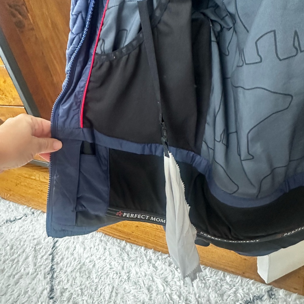 Perfect moment ski jacket, warm and comfy. - Picture 5 of 8